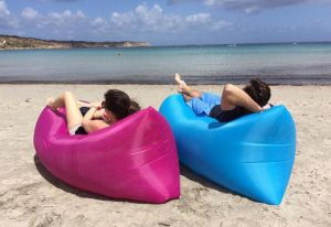 air-couch-sofa-lounger-inflatable-nz-couple